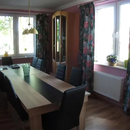 In Mit Garten, Terrasse Und Grill Und Seeblick * Nowe Warpno